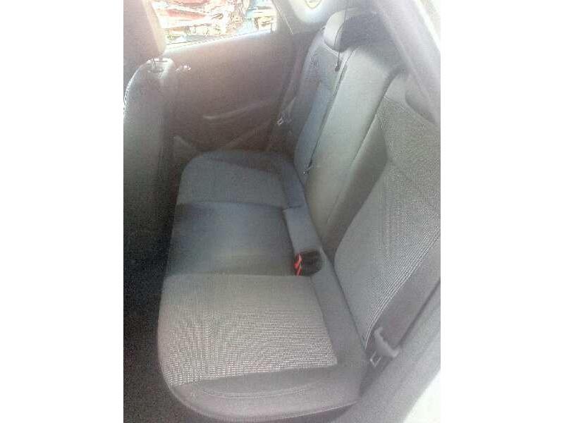 opel astra j gtc del año 2013