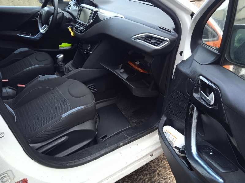 peugeot 208 del año 2013