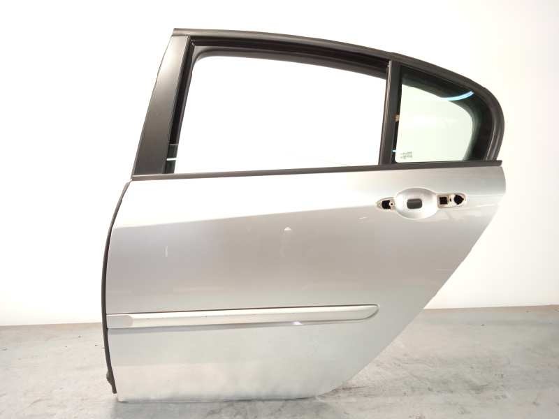 PUERTA TRASERA IZQUIERDA 821010023R 