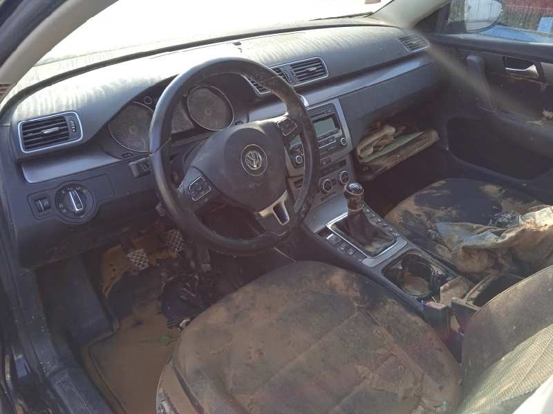 volkswagen passat variant (365) del año 2014