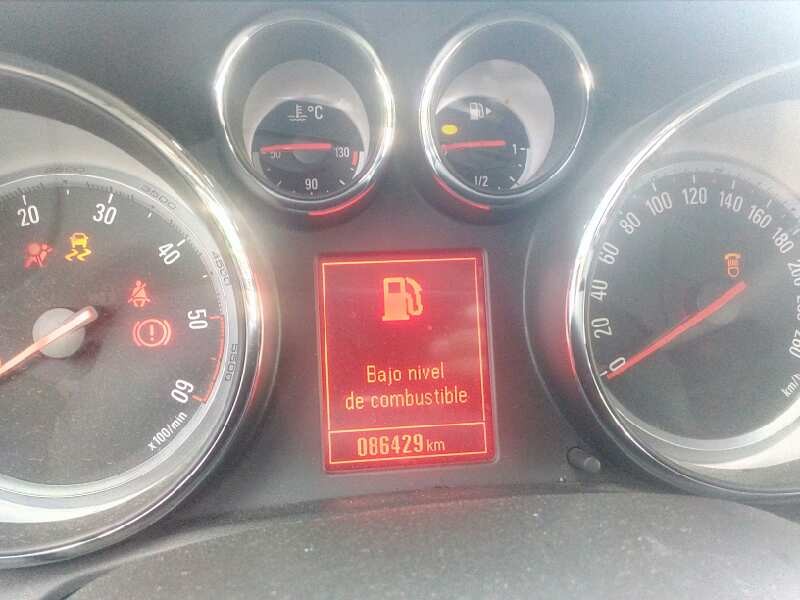 opel astra j gtc del año 2013