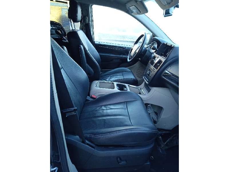 lancia voyager (404) del año 2012