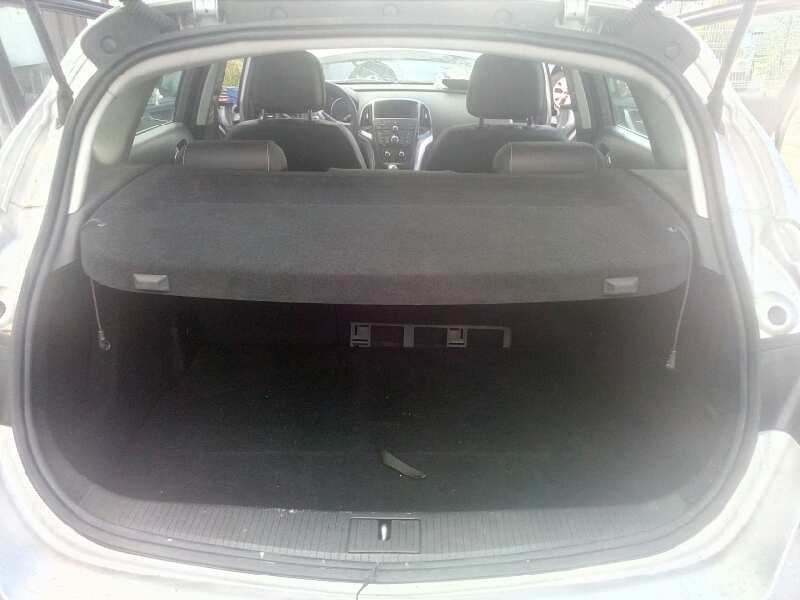 opel astra j gtc del año 2013