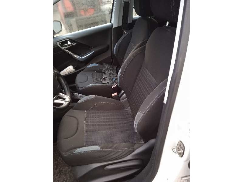 peugeot 208 del año 2013