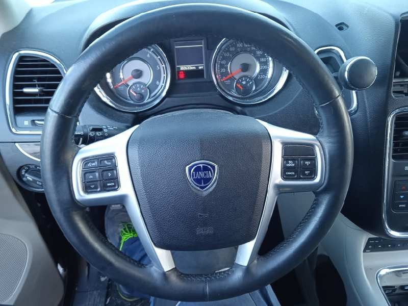 lancia voyager (404) del año 2012