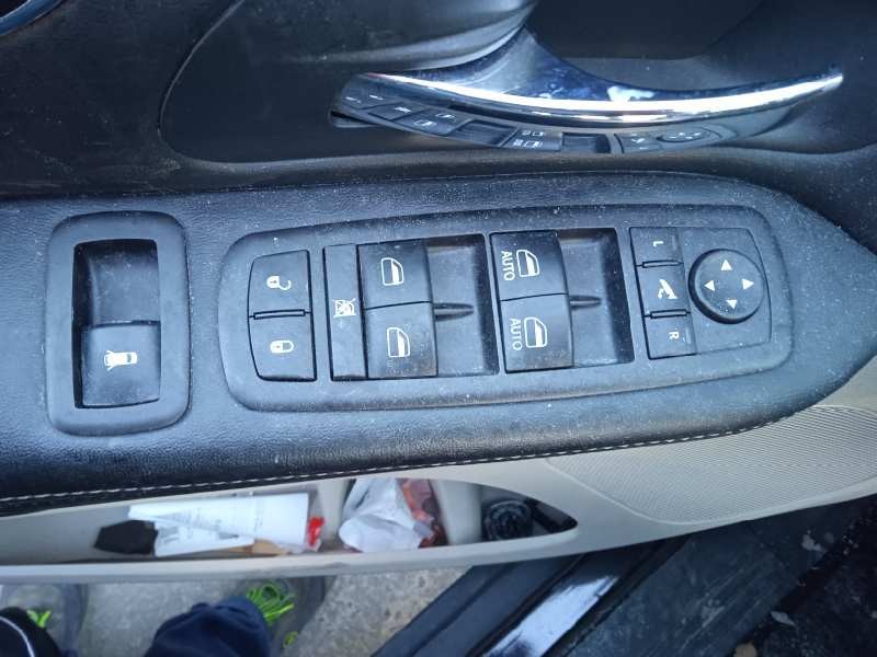 lancia voyager (404) del año 2012