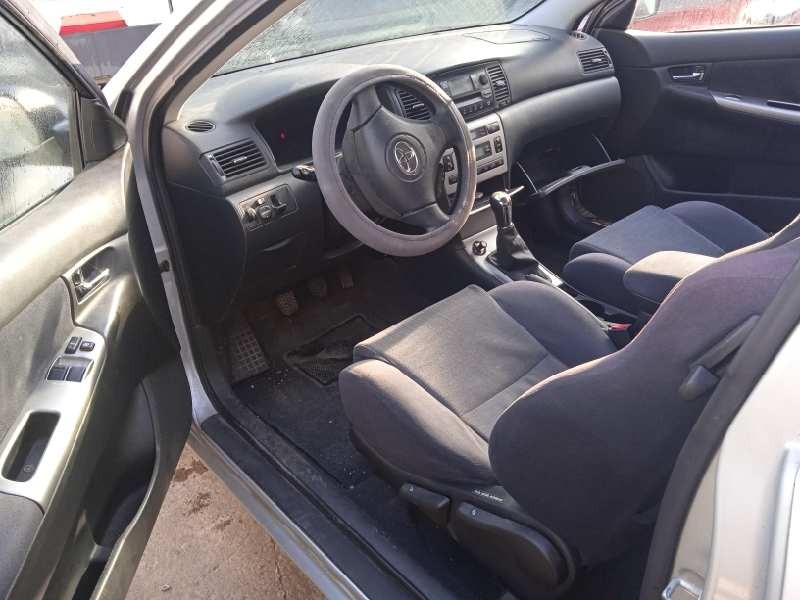 toyota corolla (e12) del año 2004