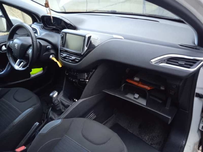 peugeot 208 del año 2013