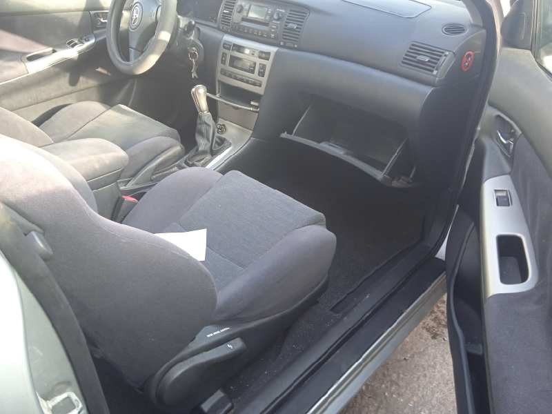 toyota corolla (e12) del año 2004