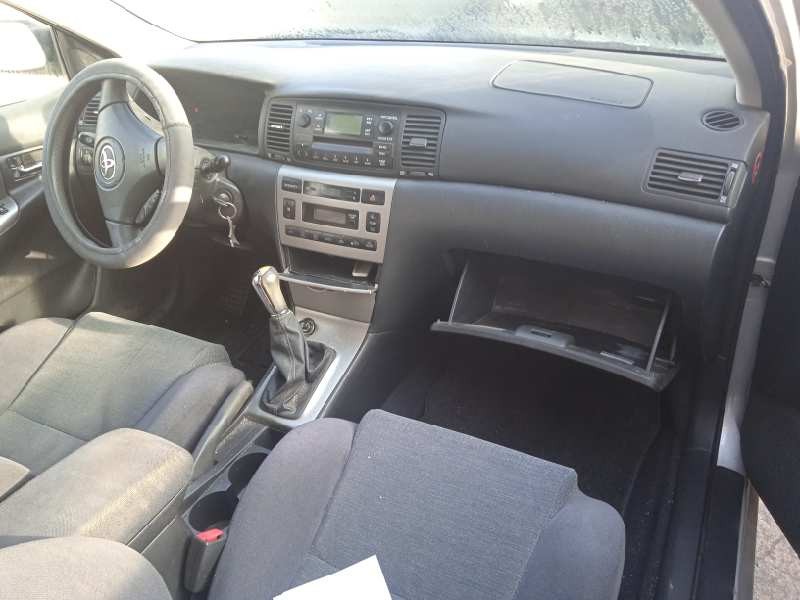 toyota corolla (e12) del año 2004
