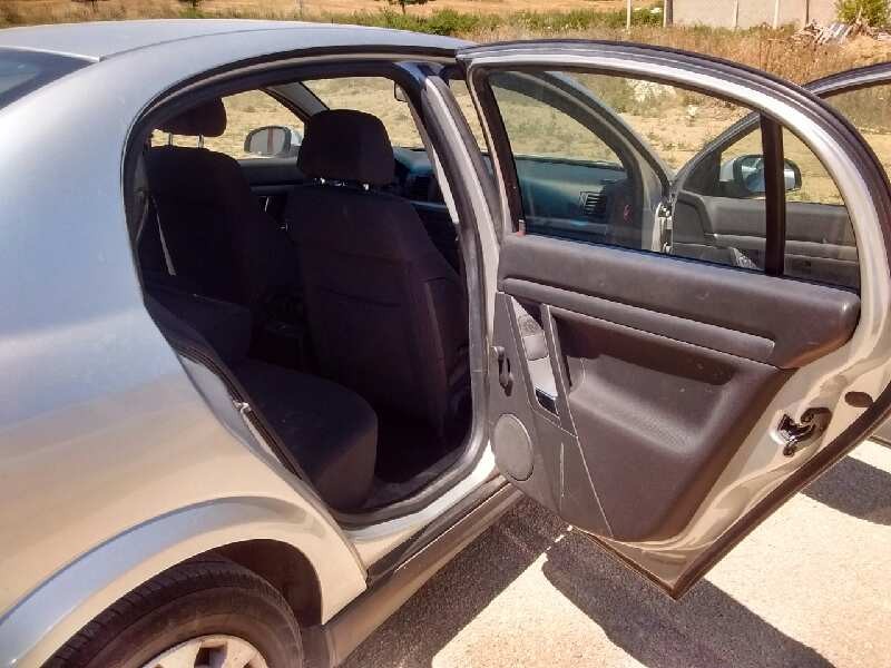 opel vectra c berlina del año 2003