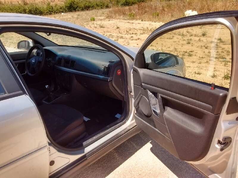 opel vectra c berlina del año 2003