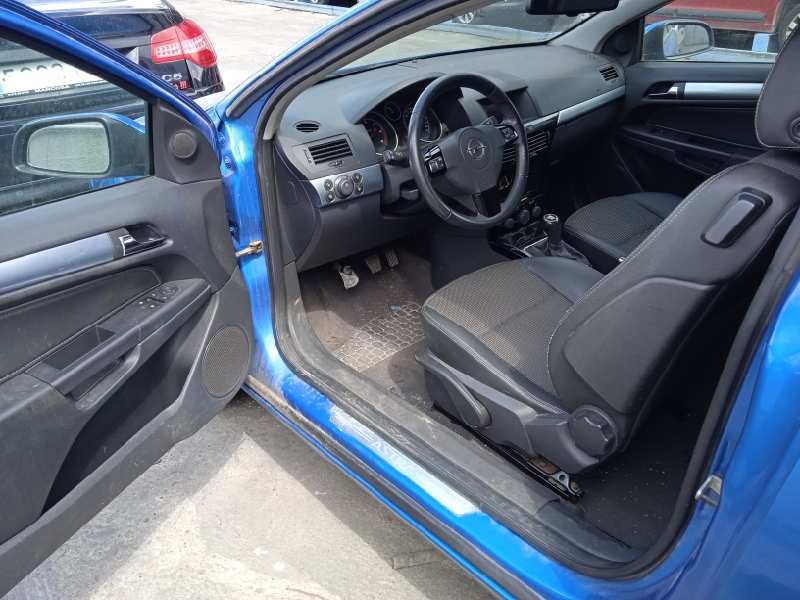 opel astra gtc del año 2007