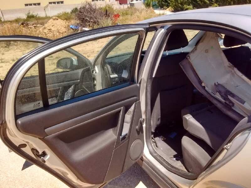 opel vectra c berlina del año 2003