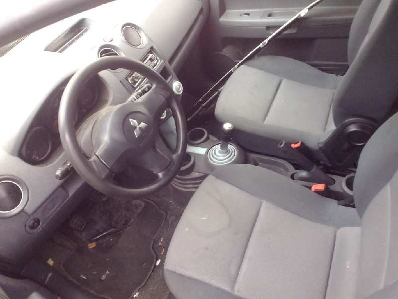 mitsubishi colt berlina 3 (cz) del año 2007