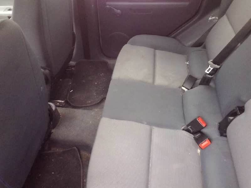 mitsubishi colt berlina 3 (cz) del año 2007