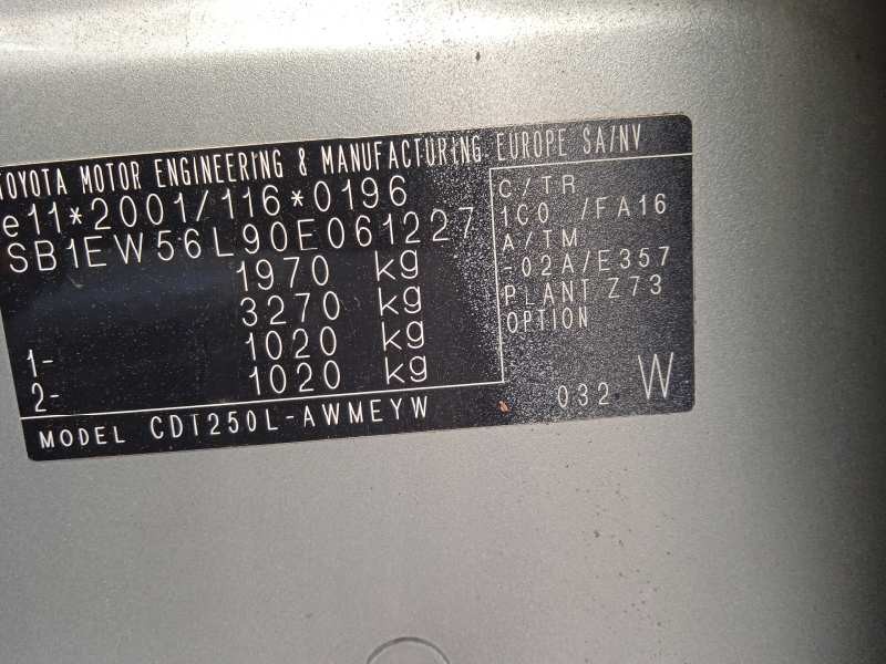 toyota avensis berlina (t25) del año 2004