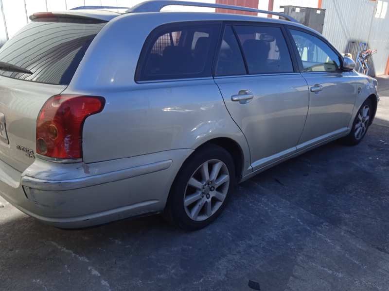toyota avensis berlina (t25) del año 2004