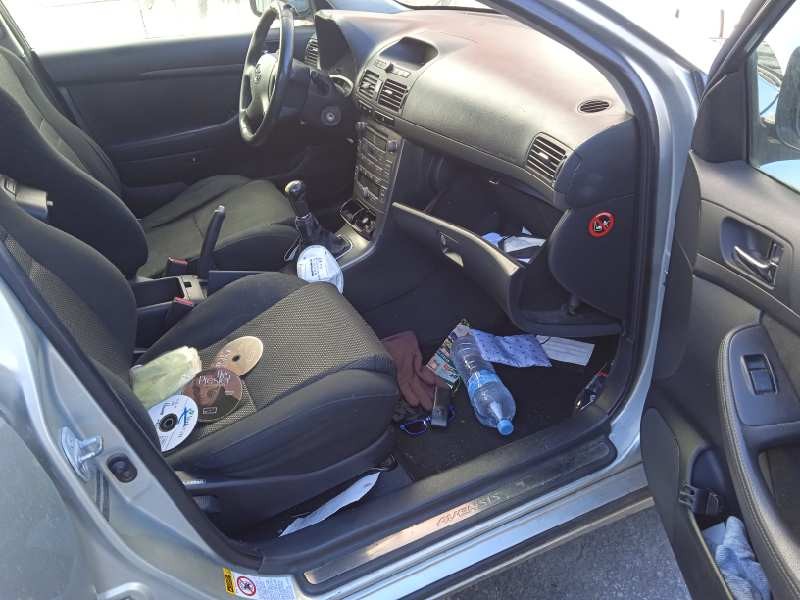 toyota avensis berlina (t25) del año 2004