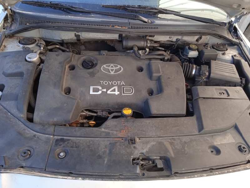 toyota avensis berlina (t25) del año 2004