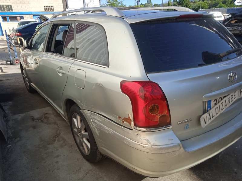 toyota avensis berlina (t25) del año 2004