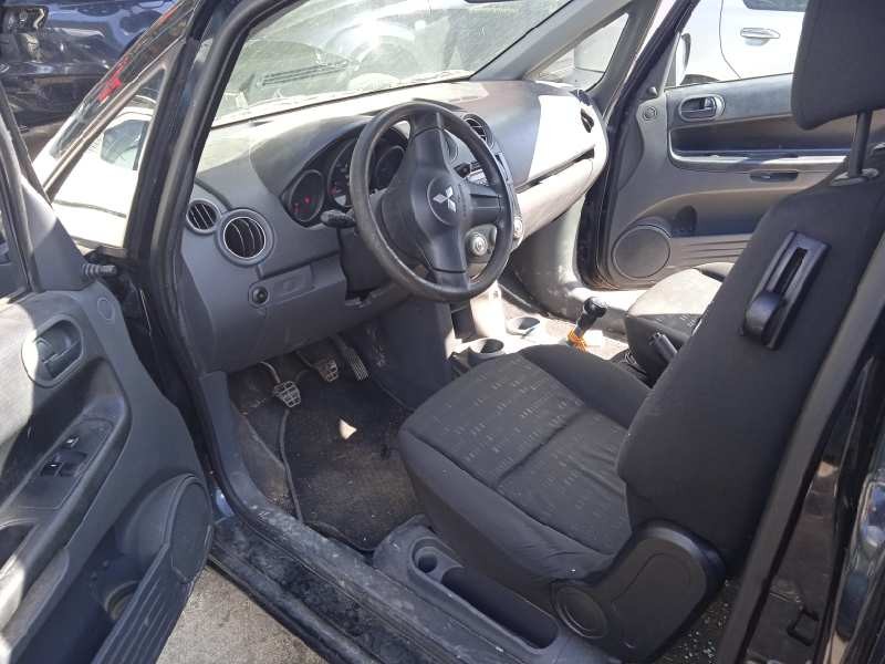 mitsubishi colt berlina 3 (cz) del año 2007