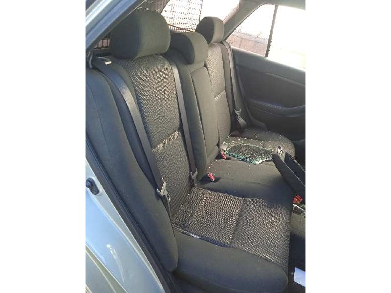 toyota avensis berlina (t25) del año 2004