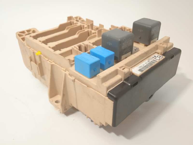 CAJA RELES / FUSIBLES CB06LJK 8262048040