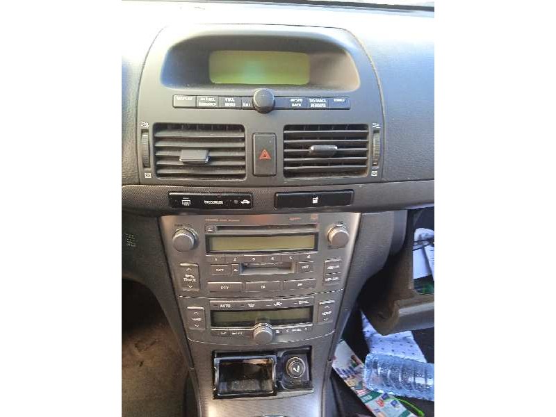 toyota avensis berlina (t25) del año 2004