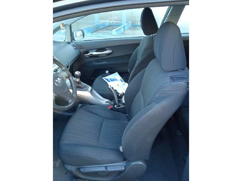 toyota auris del año 2007