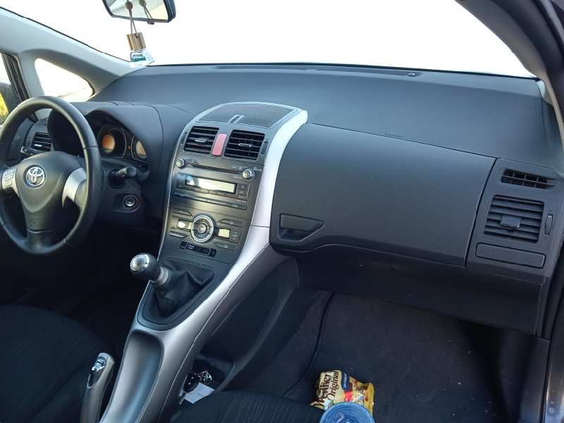 toyota auris del año 2007