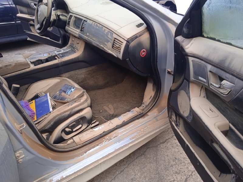 jaguar xf del año 2010