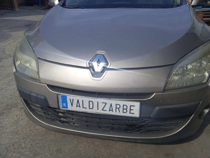 renault megane iii berlina 5 p del año 2009