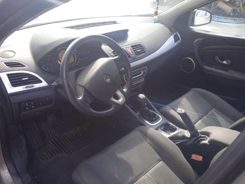 renault megane iii berlina 5 p del año 2009