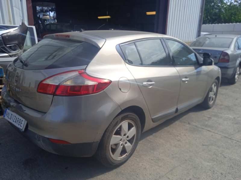 renault megane iii berlina 5 p del año 2009