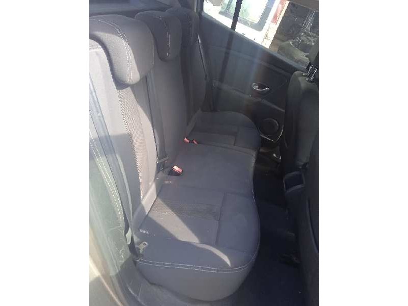 renault megane iii berlina 5 p del año 2009