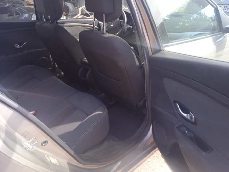 renault megane iii berlina 5 p del año 2009