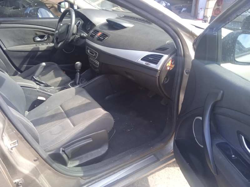 renault megane iii berlina 5 p del año 2009