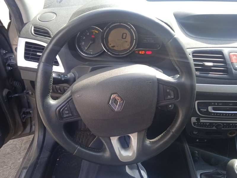 renault megane iii berlina 5 p del año 2009