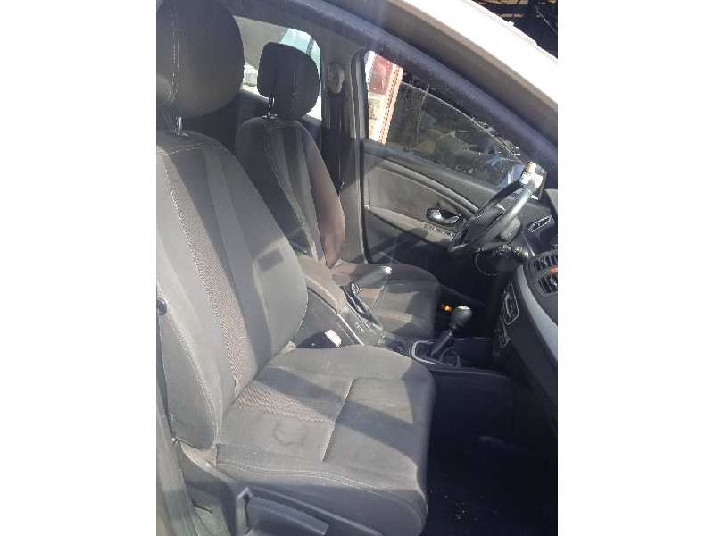 renault megane iii berlina 5 p del año 2009