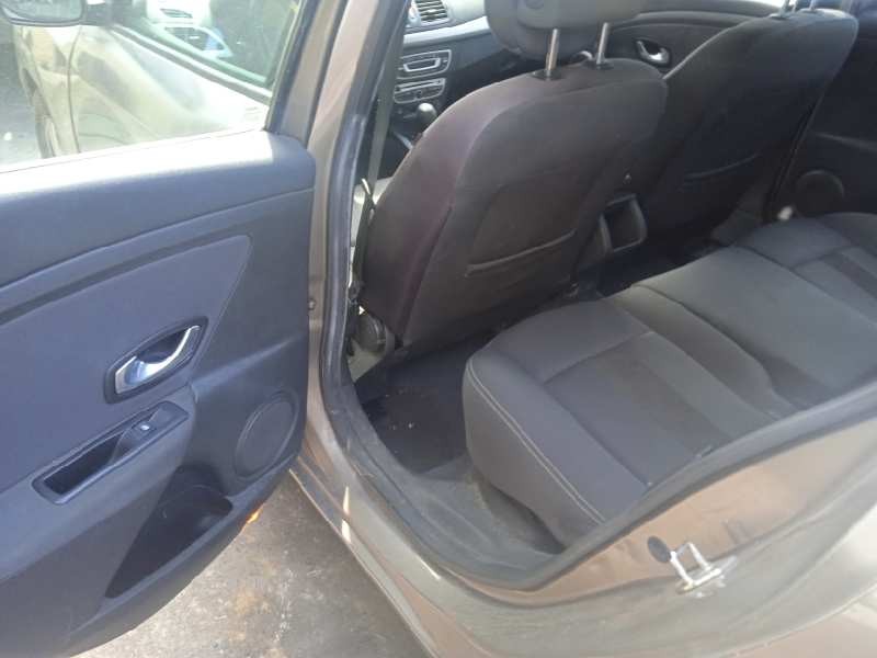 renault megane iii berlina 5 p del año 2009