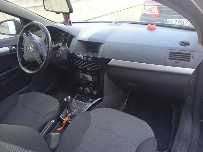 opel astra gtc del año 2010