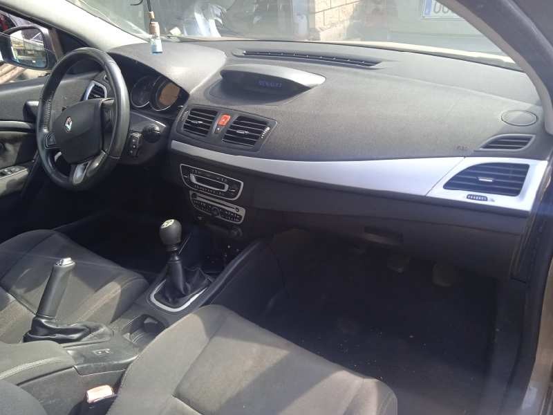 renault megane iii berlina 5 p del año 2009