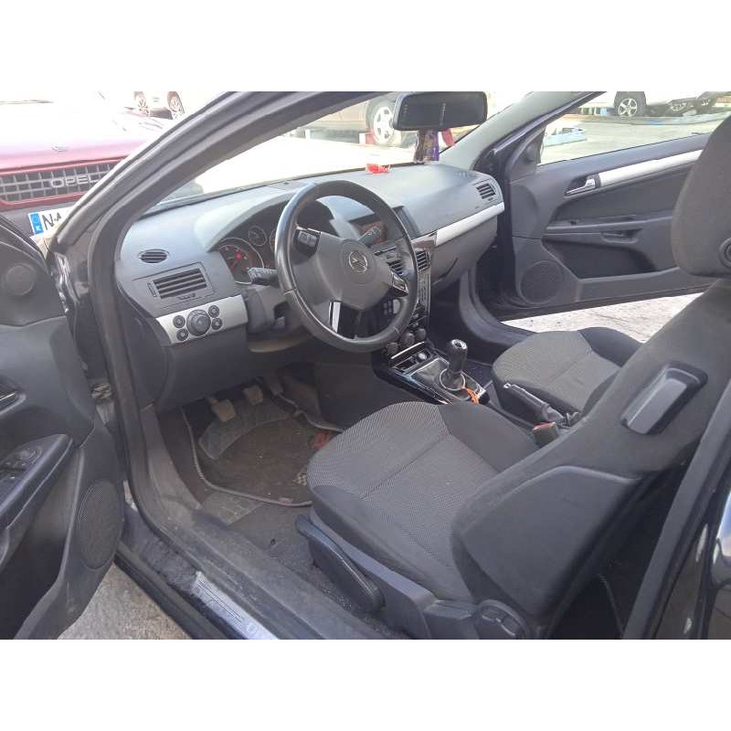 opel astra gtc del año 2010