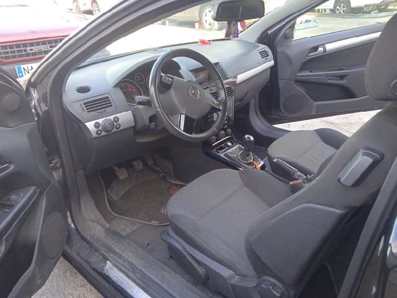 opel astra gtc del año 2010