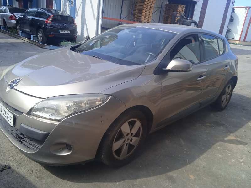 renault megane iii berlina 5 p del año 2009