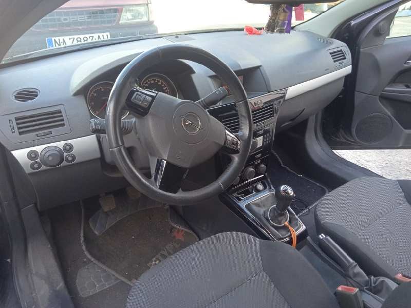 opel astra gtc del año 2010