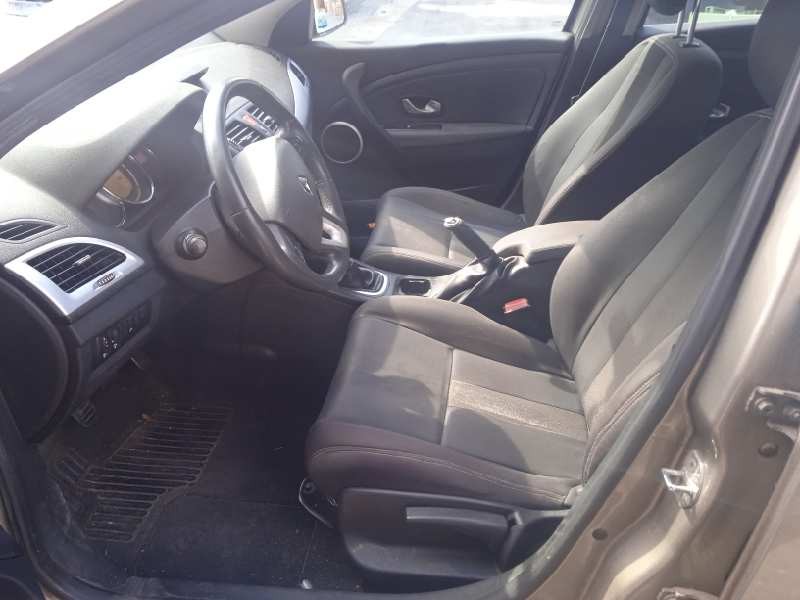 renault megane iii berlina 5 p del año 2009