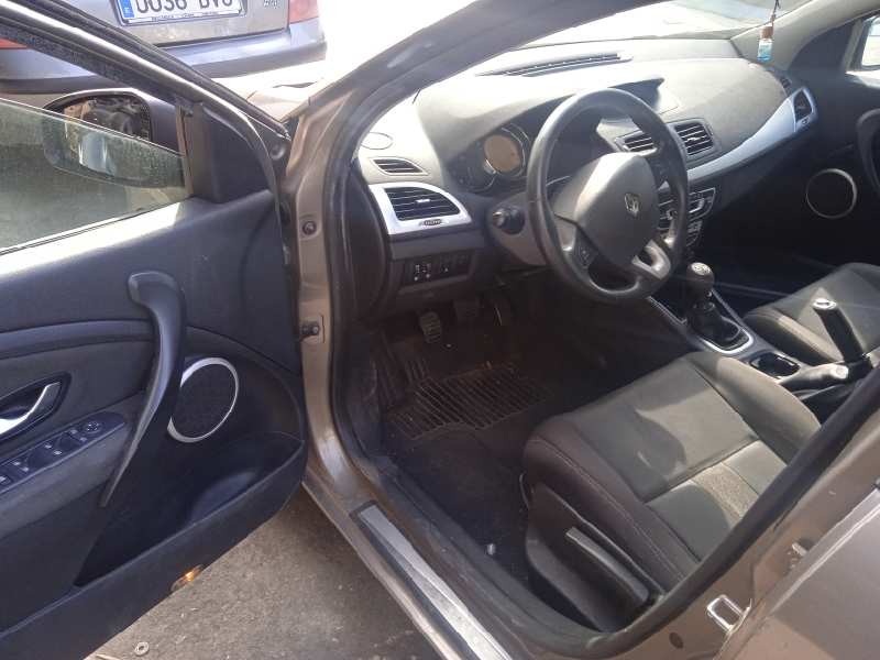 renault megane iii berlina 5 p del año 2009