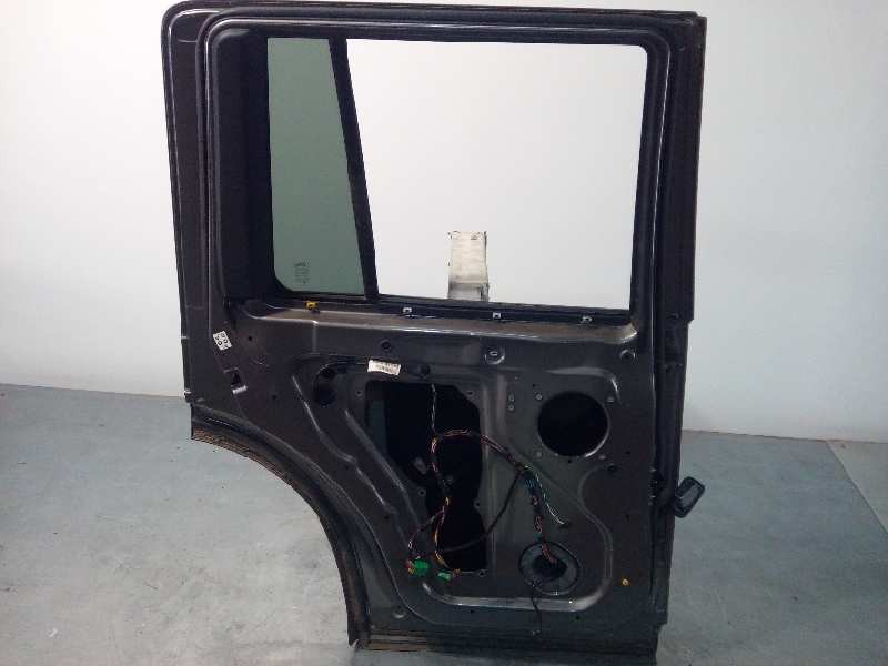 Recambio de puerta trasera izquierda para land rover discovery v6 td hse referencia OEM IAM BFA780190  